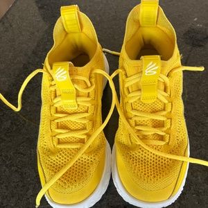 Under Armour Youth Curry Flow Basketball Shoes